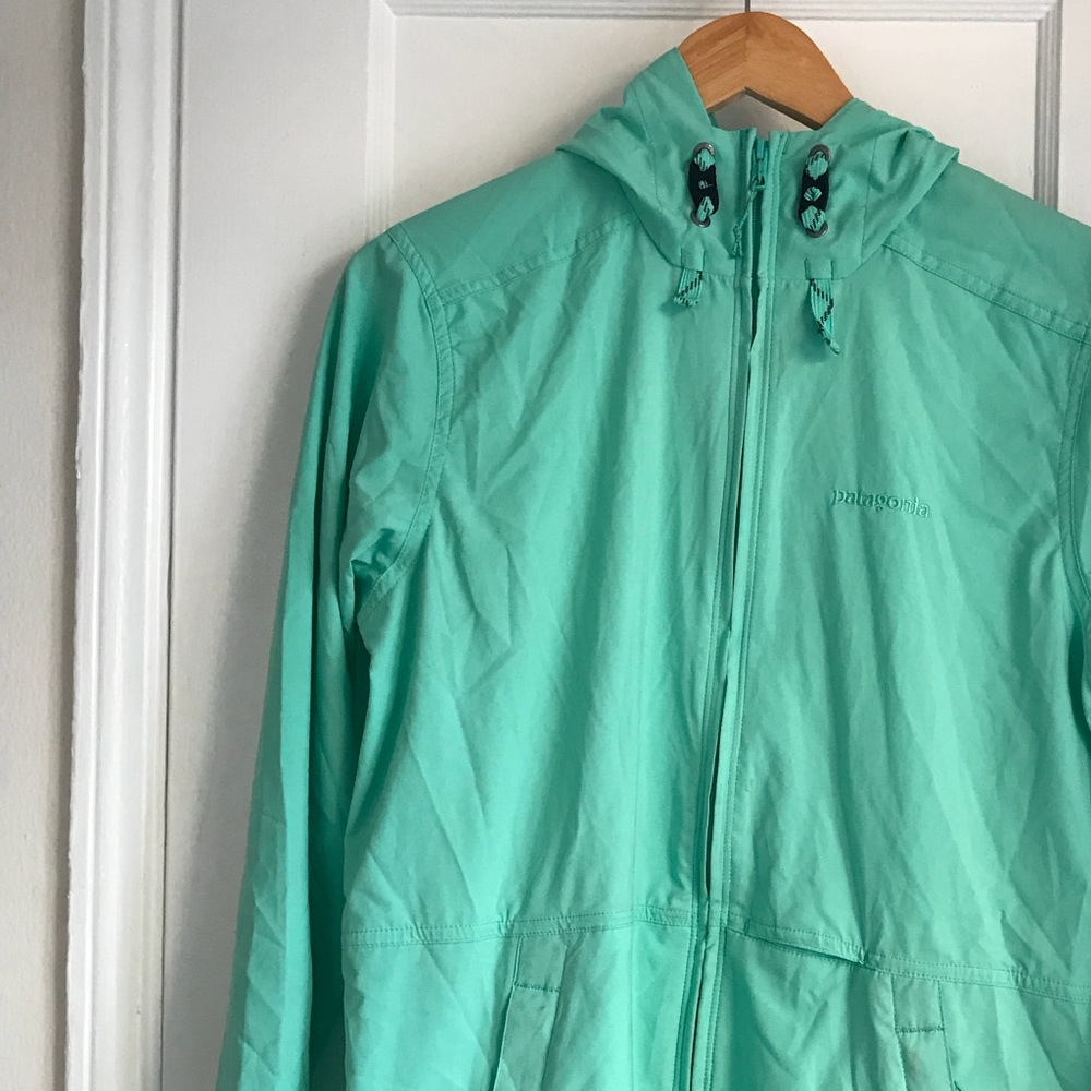 Patagonia wind breaker/ rain jacket